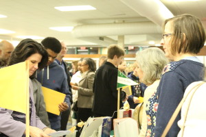 Students and parents explore curriculum options at Eighth Grade Parent Night with English teachers Kathy Greenlee and Christine Mayfield. Adrianne Cleven/The Omniscient